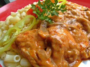 csirkepaprikás laskával1