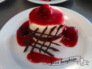 meggyes-panna-cotta1